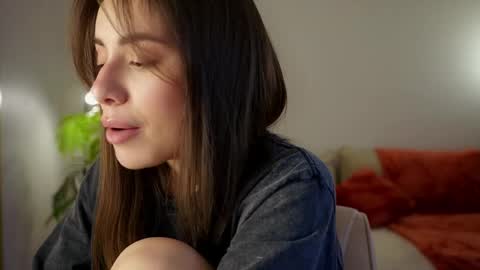 Molly online show from April 2026 02:54:01 PM