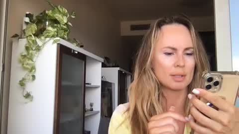 julialemilf online show from June 2026 10:51:01 AM