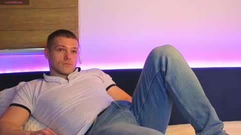 Snapshot of julian_turner chatting on April 2026 12:19:02 PM julian_turner online show from April 2026 12:19:02 PM