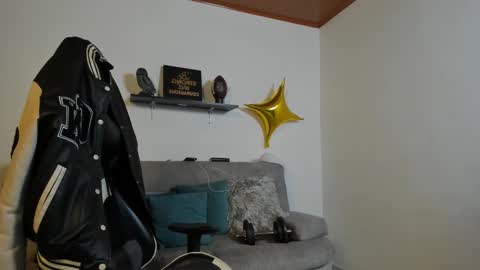 julian_wallace online show from October 2025 06:30:01 PM