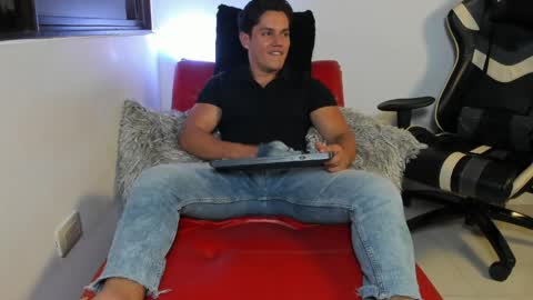 julian_wallace online show from April 2026 06:19:01 AM