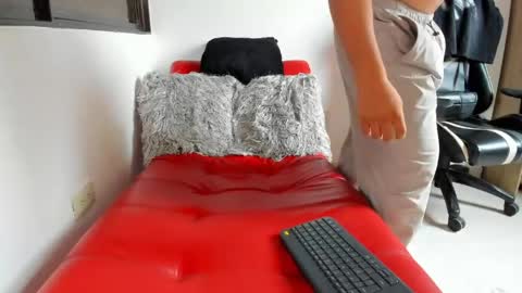 julian_wallace online show from April 2026 04:09:02 PM