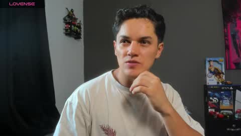 julian_wallace online show from May 2026 08:50:01 PM