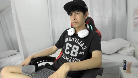 Julian online show from March 2026 07:18:02 PM