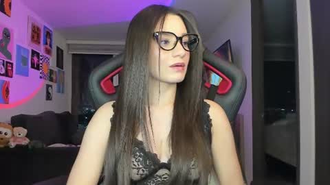 Snapshot of julidavila chatting on June 2026 12:08:01 AM Jeimy Help me to reach 100 thumbs up online show from June 2026 12:08:01 AM