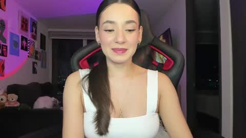 Snapshot of julidavila chatting on June 2026 12:52:02 AM Jeimy Help me to reach 100 thumbs up online show from June 2026 12:52:02 AM