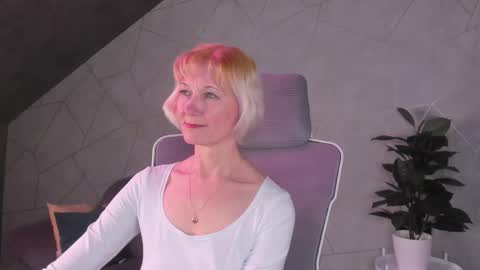 Julie Lucasss online show from March 2026 09:09:02 AM