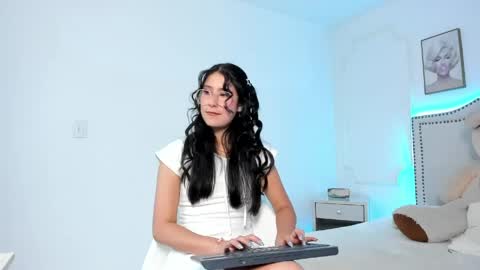 juliee_ross online show from May 2026 12:32:01 PM