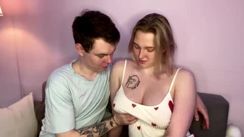 Julie and Thomas online show from May 2026 07:02:02 AM