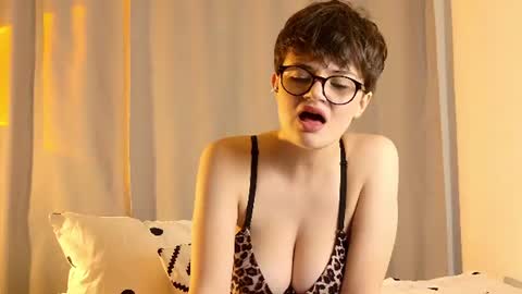 JunneWers online show from July 2026 09:57:01 PM