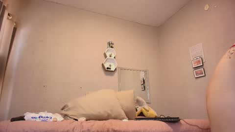 Snapshot of just_isa chatting on June 2026 06:53:01 PM Isa y Luci online show from June 2026 06:53:01 PM