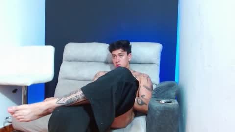 justinfuller_31 online show from March 2026 05:44:01 AM