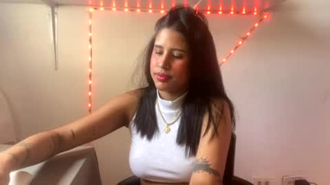 Snapshot of kariina_candy chatting on June 2026 03:39:02 PM kariina candy and fox online show from June 2026 03:39:02 PM