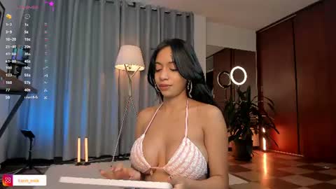 Snapshot of karinnixx chatting on June 2026 05:00:01 PM Karin online show from June 2026 05:00:01 PM