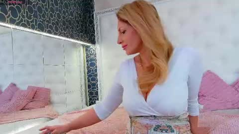 Snapshot of karissia_ chatting on July 2026 04:14:02 AM KARISSIA online show from July 2026 04:14:02 AM