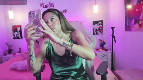 Karly Moonns online show from November 2025 03:34:01 PM