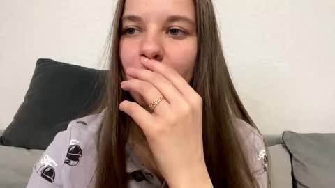 Lia online show from April 2026 04:02:02 PM