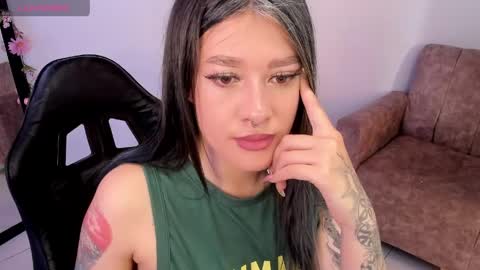 Snapshot of kat_apple chatting on June 2026 04:00:02 PM Alicia online show from June 2026 04:00:02 PM