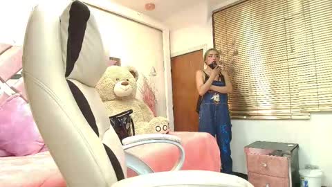 Snapshot of kataleya_bella chatting on November 2025 06:41:02 PM kataleya_bella online show from November 2025 06:41:02 PM