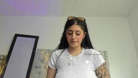 love meeee online show from April 2026 09:23:01 PM