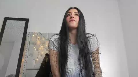 love meeee online show from April 2026 09:31:01 PM