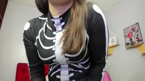 Paola online show from October 2025 01:12:02 PM