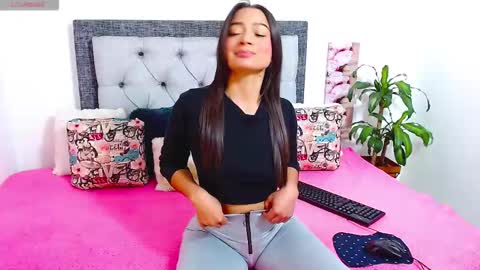 Follow Instagram katikloving online show from December 2025 02:57:02 PM