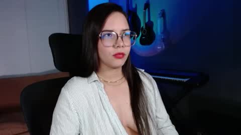 Kay online show from December 2025 02:50:02 AM