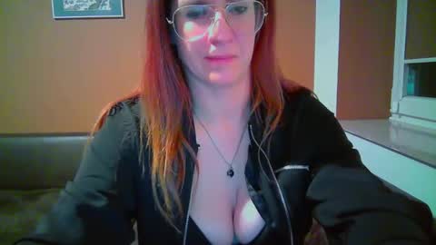 KayaLips online show from November 2025 04:18:01 PM