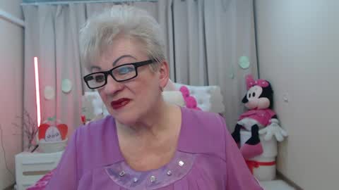 kaylesmoll online show from April 2026 07:03:02 PM