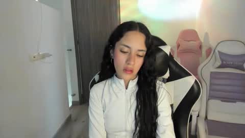 kaylie online show from November 2025 09:35:02 PM