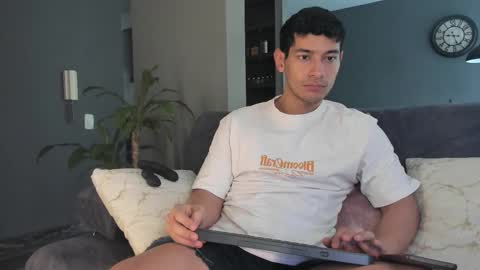 Kayn online show from November 2025 07:35:01 PM