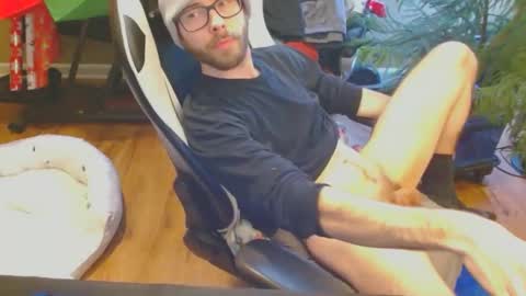 Tom online show from February 2025 08:45:02 PM