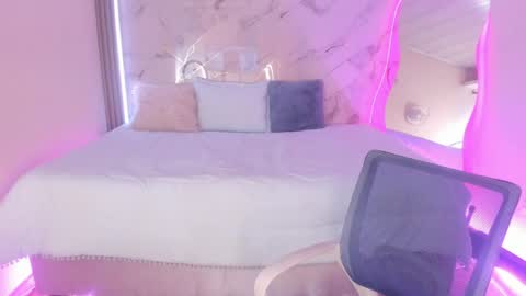 Keisy  online show from April 2026 02:58:02 PM