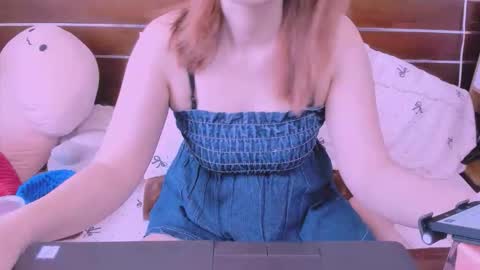 Snapshot of kelly_baby2005 chatting on April 2026 02:49:02 AM Kelly online show from April 2026 02:49:02 AM