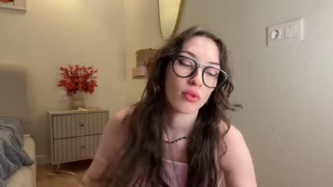 Kelly online show from April 2026 06:24:02 PM