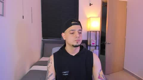 Snapshot of kendel_dimitri chatting on April 2026 05:22:01 AM kendel_dimitri online show from April 2026 05:22:01 AM