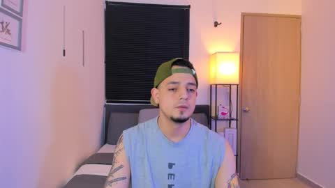 Snapshot of kendel_dimitri chatting on May 2026 04:40:01 AM kendel_dimitri online show from May 2026 04:40:01 AM