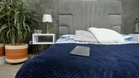 Kendra London online show from April 2026 07:33:02 PM