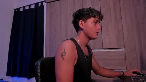 Snapshot of kenerth_taylor chatting on April 2026 03:18:01 AM kenerth_taylor online show from April 2026 03:18:01 AM