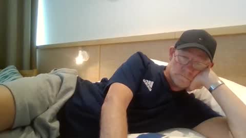 kevlooking4sez online show from May 2026 04:56:02 PM