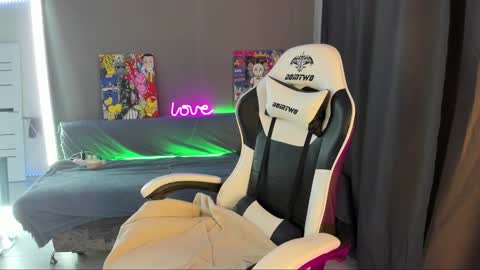 Keyli online show from October 2025 10:01:02 AM