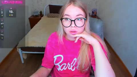 Snapshot of kim_girl_next_door chatting on March 2026 01:37:01 PM KIM online show from March 2026 01:37:01 PM