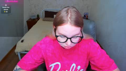 Snapshot of kim_girl_next_door chatting on April 2026 12:46:01 PM KIM online show from April 2026 12:46:01 PM