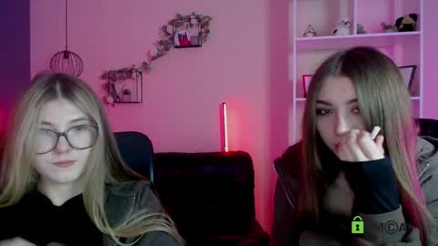 kimi_glow online show from May 2026 09:31:02 PM
