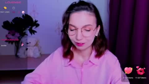 Snapshot of kindhazelhere_ chatting on June 2026 04:47:02 AM Hazel online show from June 2026 04:47:02 AM