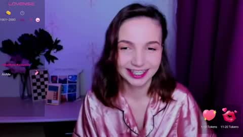 Snapshot of kindhazelhere_ chatting on June 2026 06:56:01 AM Hazel online show from June 2026 06:56:01 AM