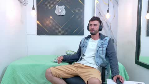 Snapshot of kingoftemptation chatting on June 2026 04:01:02 AM KING online show from June 2026 04:01:02 AM