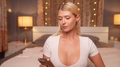 Snapshot of kirabl00m chatting on June 2026 03:15:02 PM kira bloom online show from June 2026 03:15:02 PM