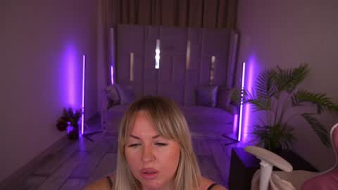 Kira online show from February 2025 10:12:01 PM